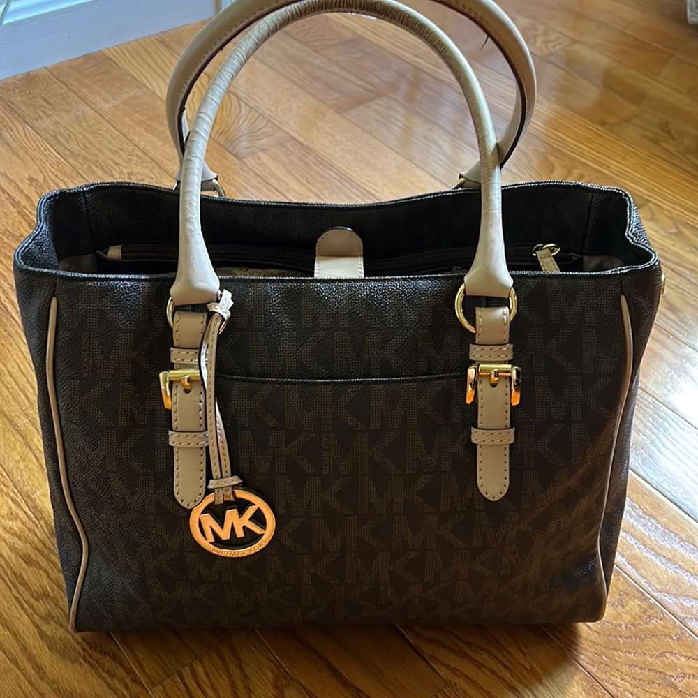 Michael Kors purse - Picture 2 of 16